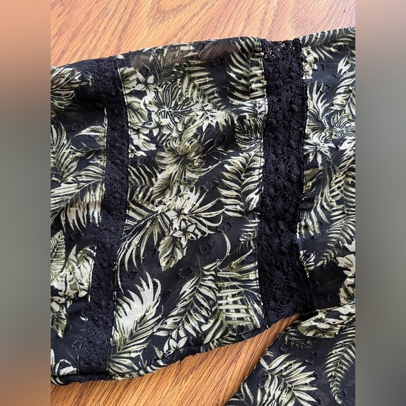 Zara women’s small blouse, leaf print, balloon sleeve, black green - Picture 4 of 12